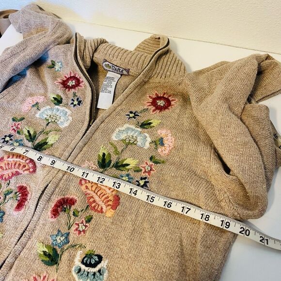 Vintage Tiara International Embroidered Floral Zip Up Cardigan Size Medium - Picture 7 of 7